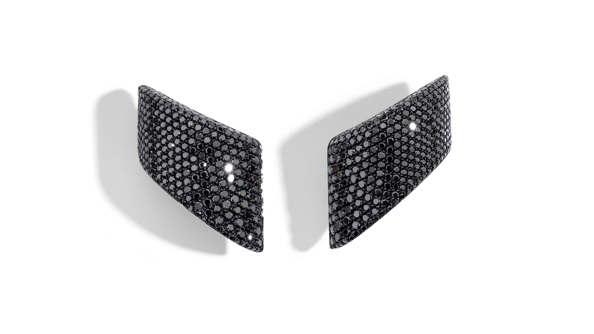 VAGUE EARCLIPS